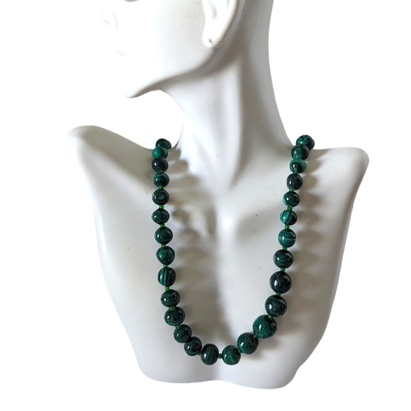 Vintage Estate Graduated Malachite Beaded Necklace 20" - Picture 2 of 8